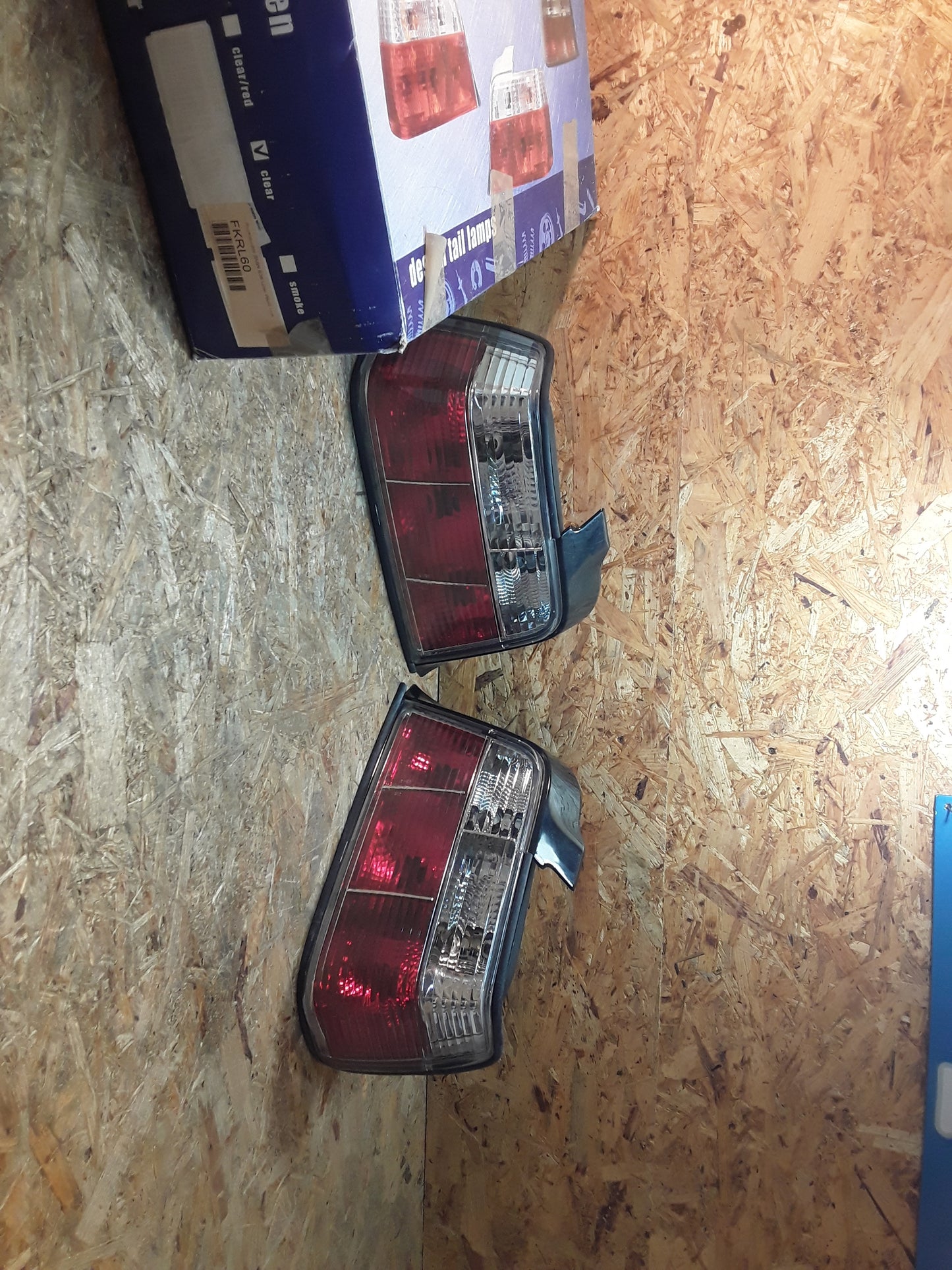 BMW E36 4-Türer Rückleuchtenset original FK Automotive NEU