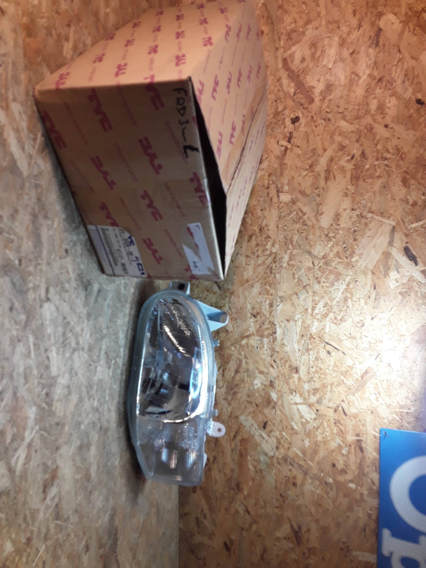 Ford Escort Bj 95-00 Scheinwerfer links original TYC NEU