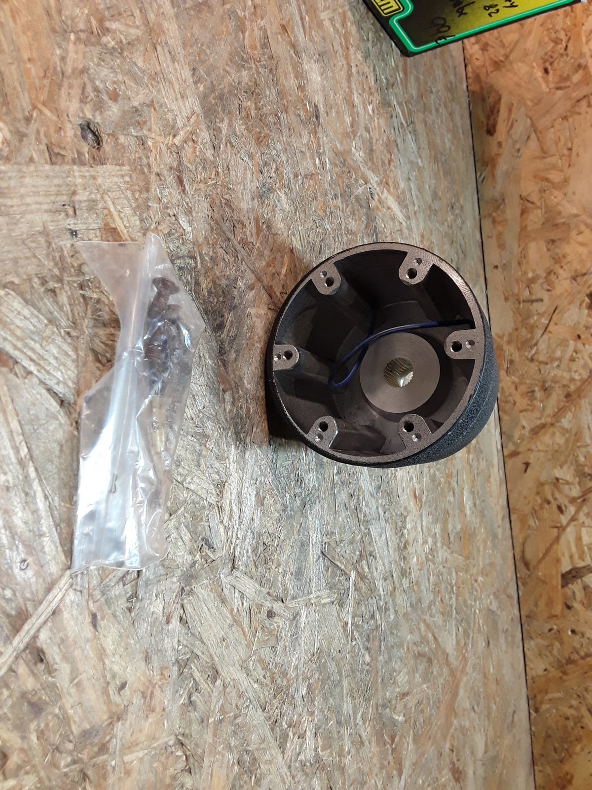 Datsun/ Nissan Cherry Bj 82 Lenkradnabe original SELM NEU