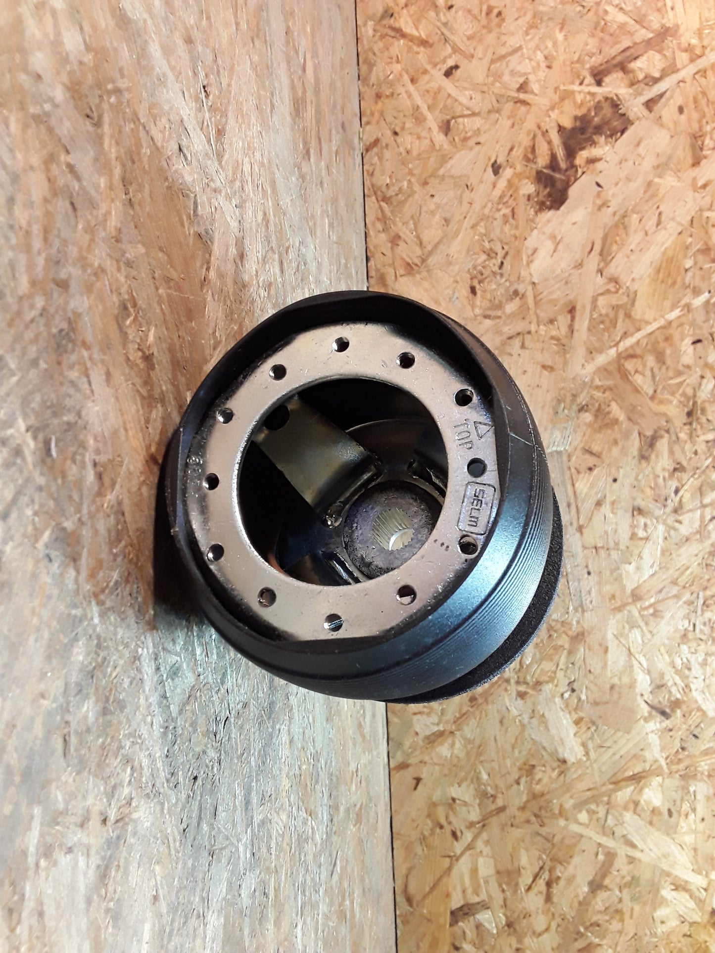 Isuzu Trooper Lenkradnabe original SELM NEU