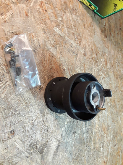 Saab 900/9000 Bj 82-85 Lenkradnabe original SELM NEU