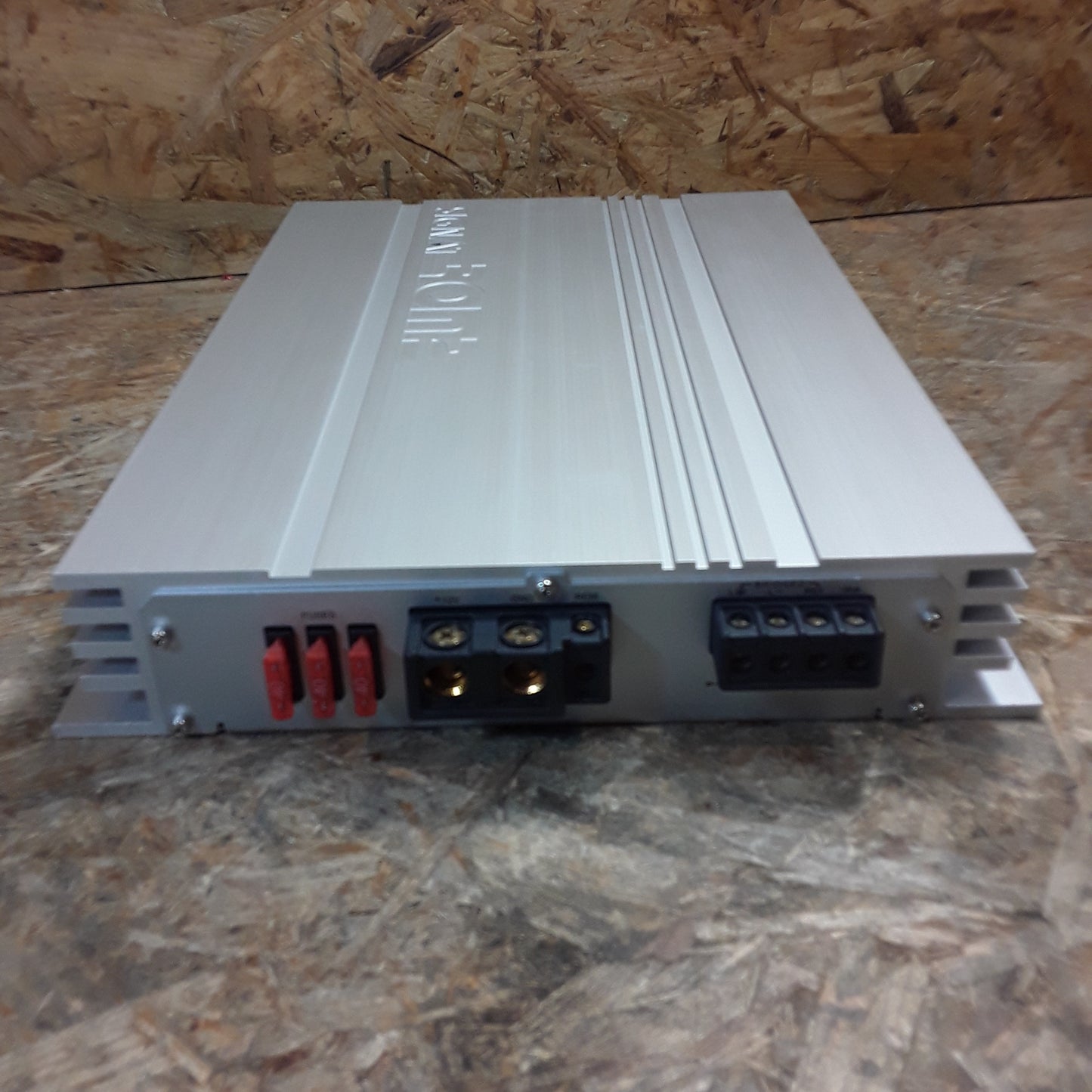 Diverse Fahrzeuge Endstufe Verstärker 2x200w RMS original SIGNAT NEU (Aus Altbestand)