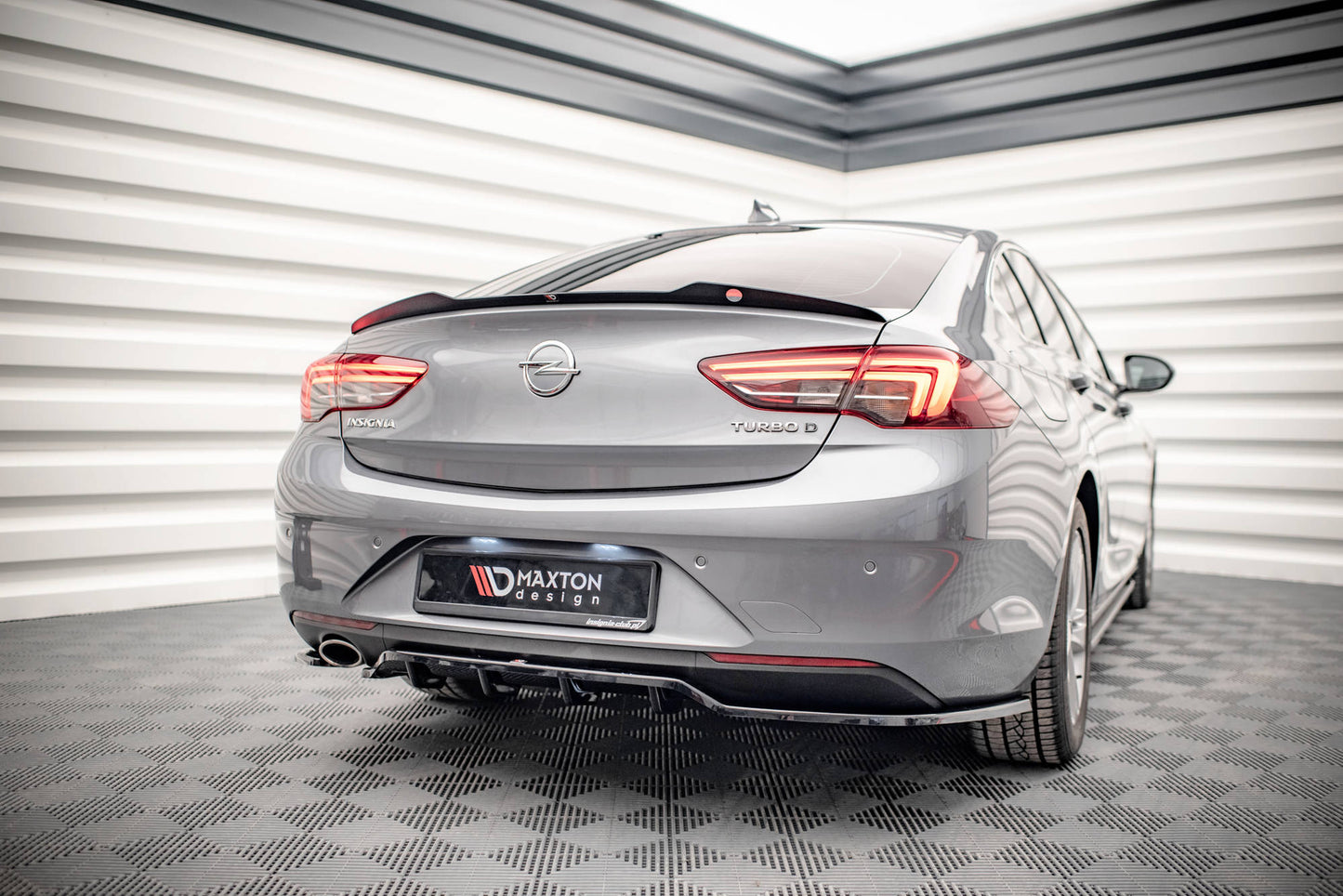 Mittlerer Diffusor Heck Ansatz DTM Look für Opel Insignia Mk2 Carbon Look