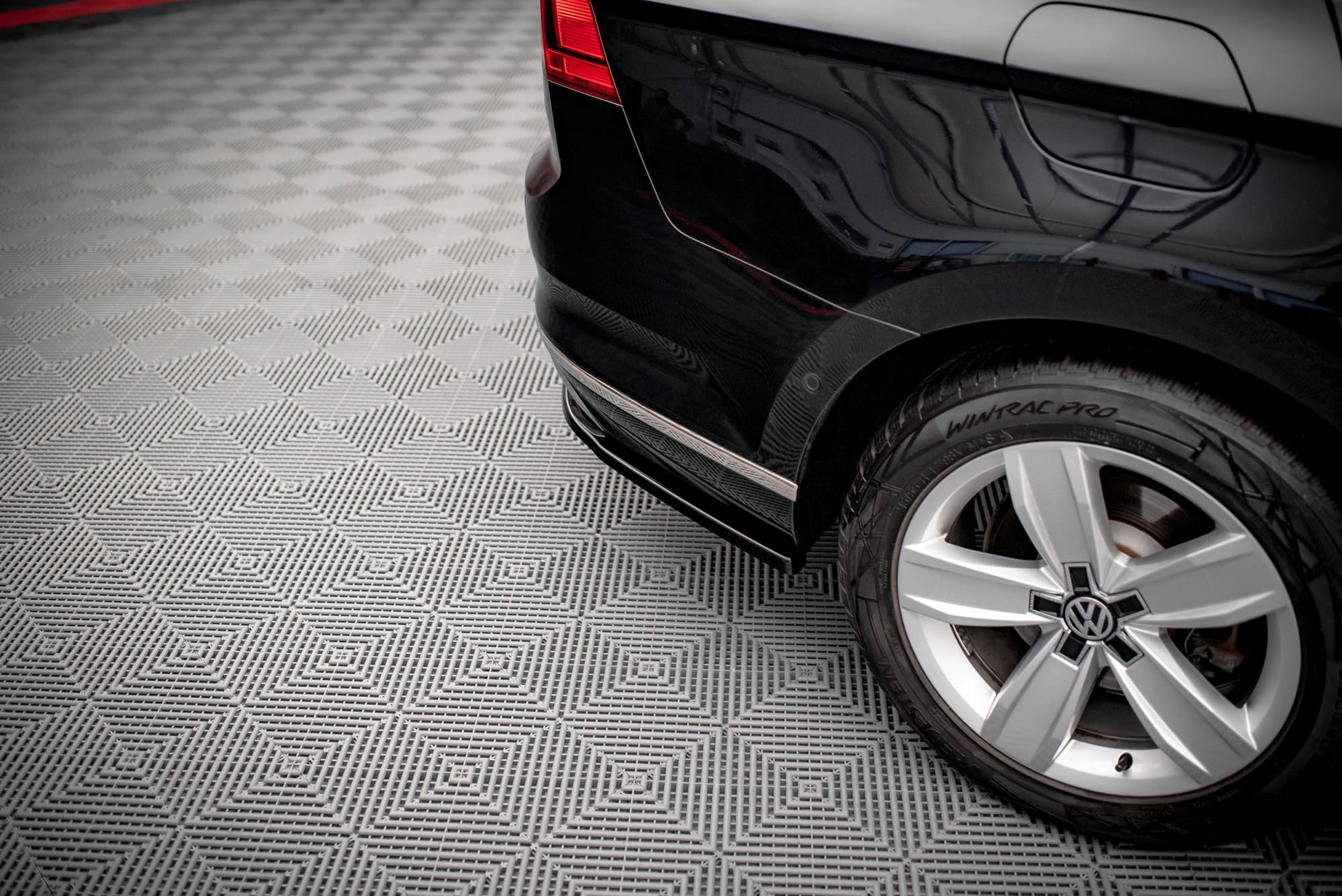 Heck Ansatz Flaps Diffusor für Volkswagen Passat B8 Facelift schwarz Hochglanz