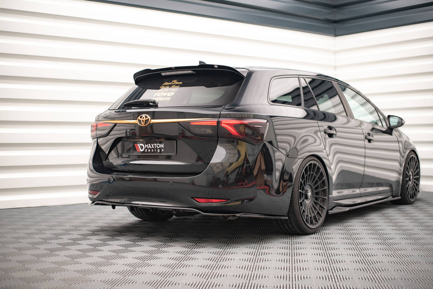 Spoiler CAP für Toyota Avensis Mk3 Facelift Wagon schwarz Hochglanz