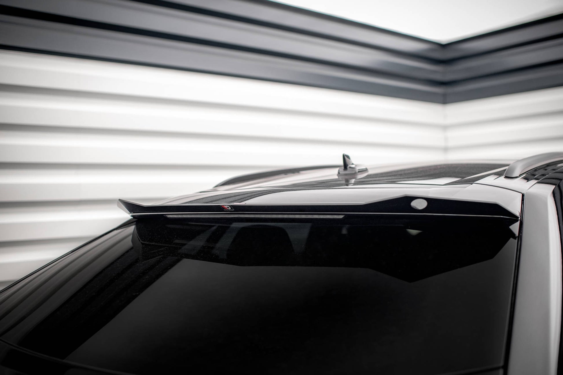 Höher Spoiler CAP für Lamborghini Urus Mk1 schwarz Hochglanz