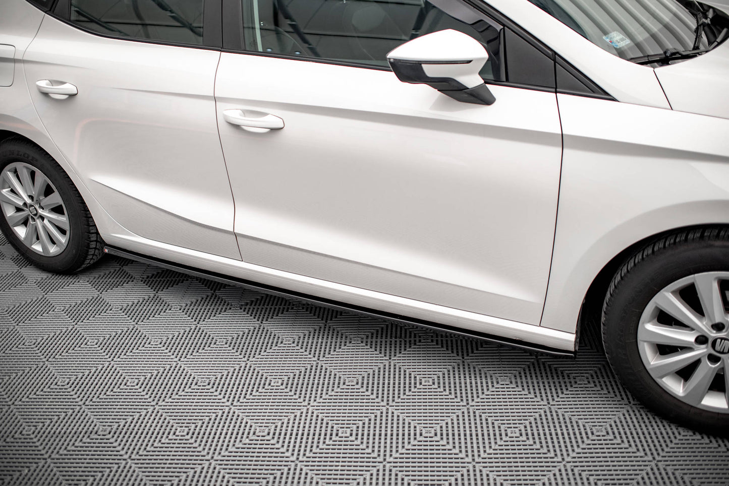 Seitenschweller Ansatz für V.1 für Seat Ibiza FR/ Standard Mk5 Carbon Look