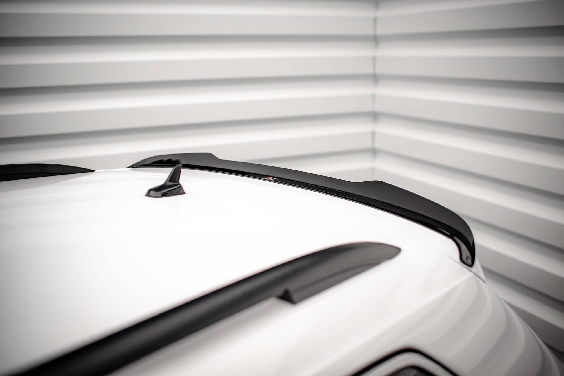 Spoiler CAP für Volkswagen Tiguan Mk2 schwarz matt