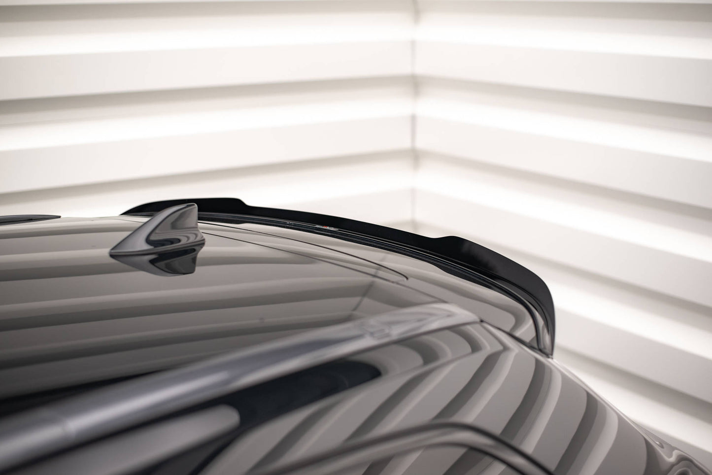 Spoiler CAP für Toyota Avensis Mk3 Facelift Wagon schwarz Hochglanz