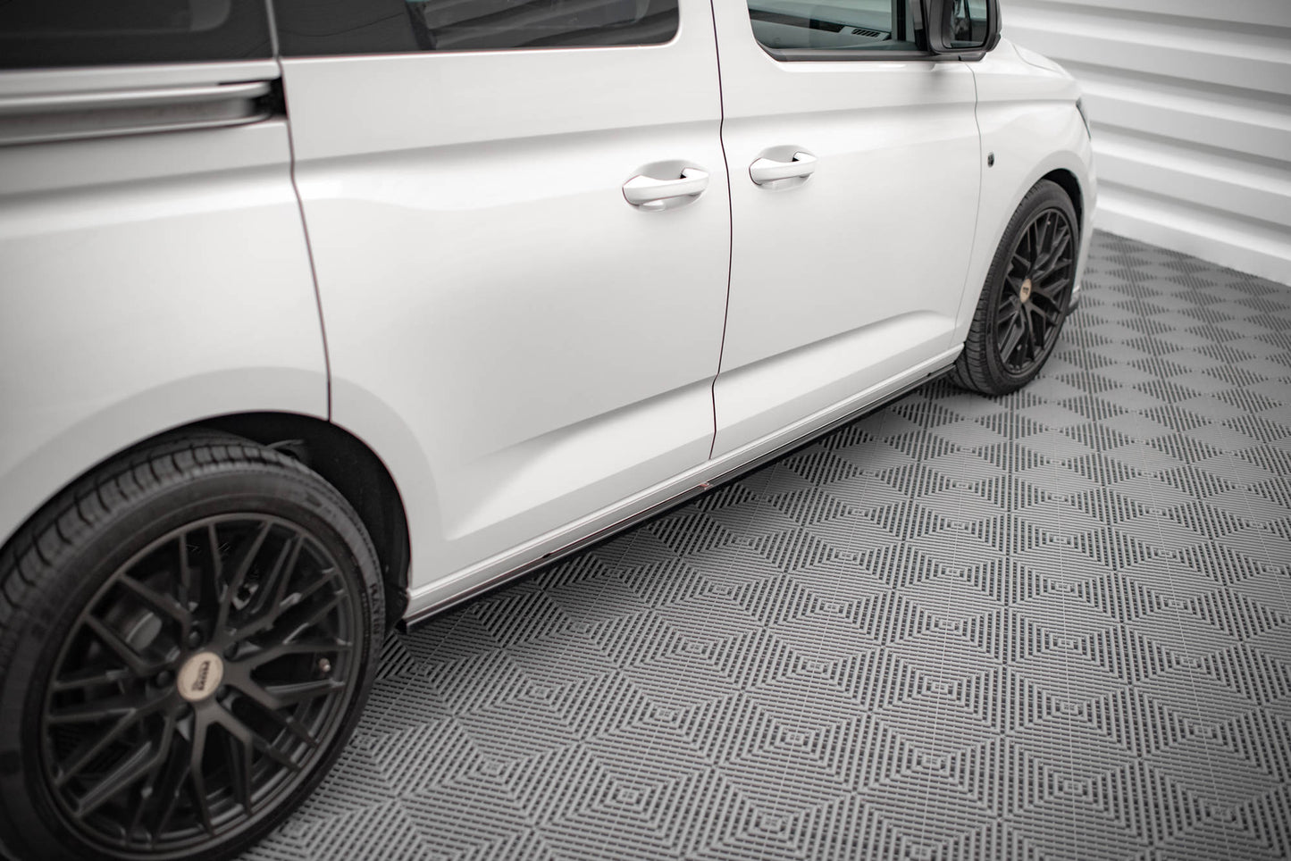 Seitenschweller Ansatz für Volkswagen Caddy Mk5 schwarz Hochglanz