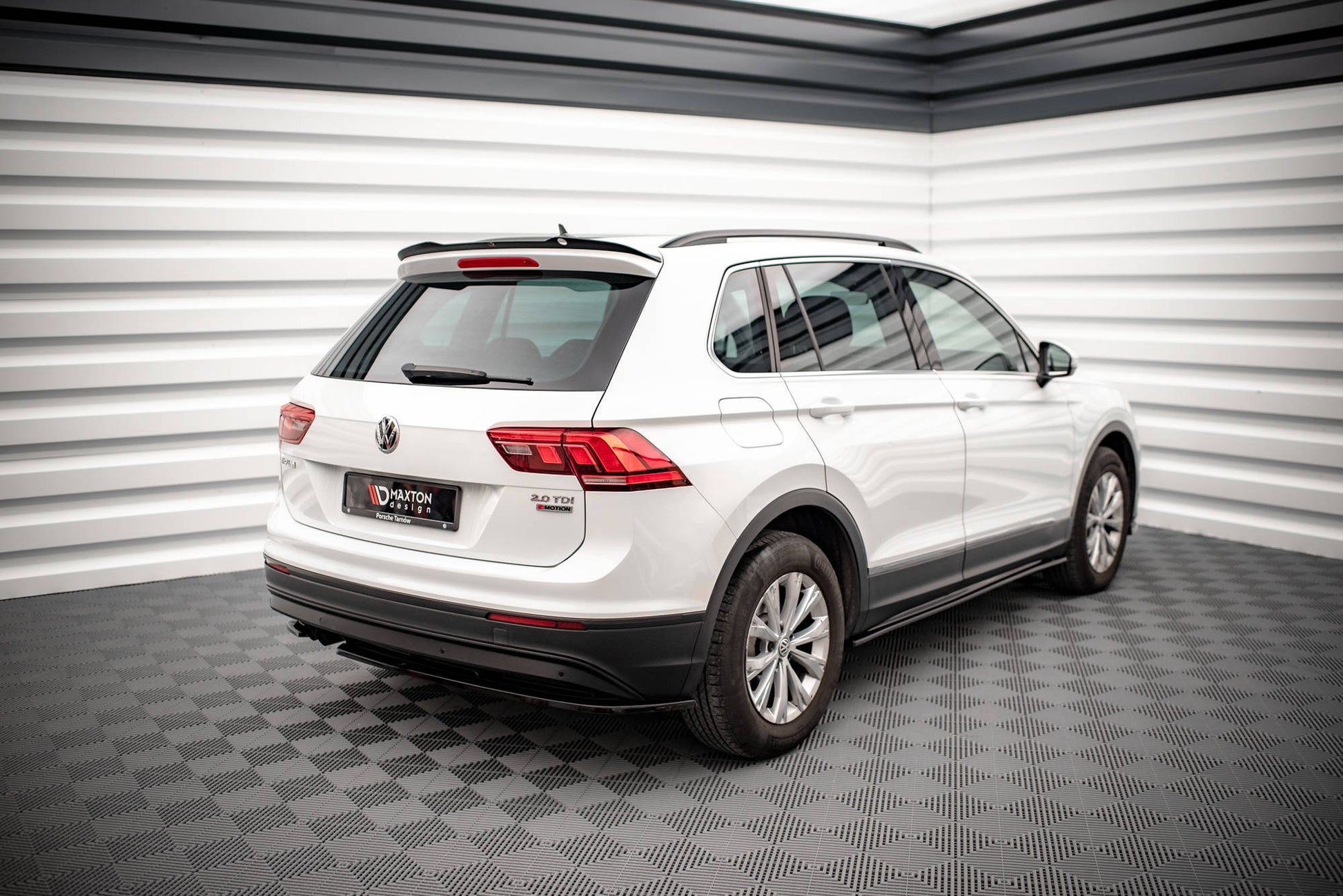 Spoiler CAP für Volkswagen Tiguan Mk2 schwarz matt
