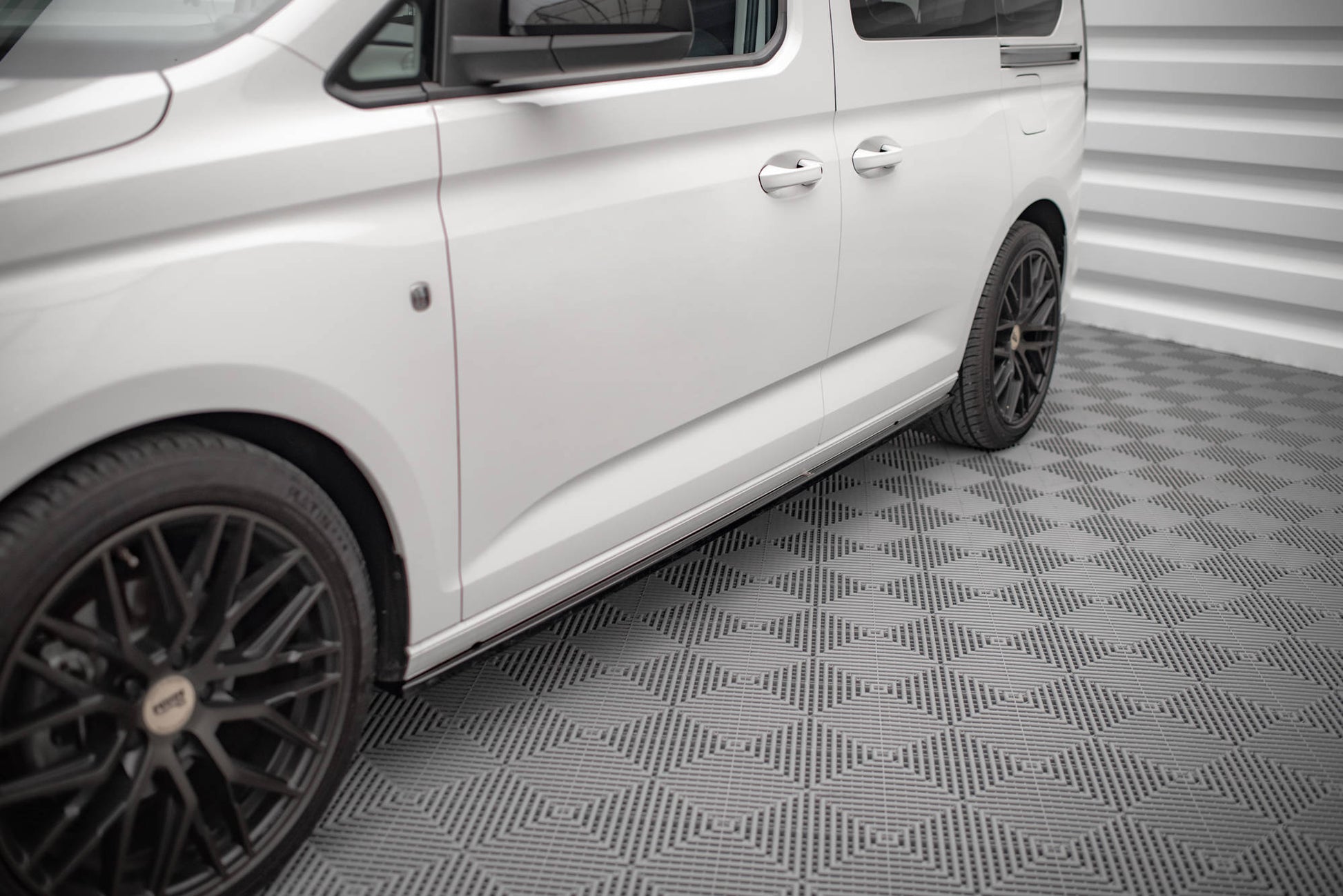 Seitenschweller Ansatz für Volkswagen Caddy Mk5 Carbon Look