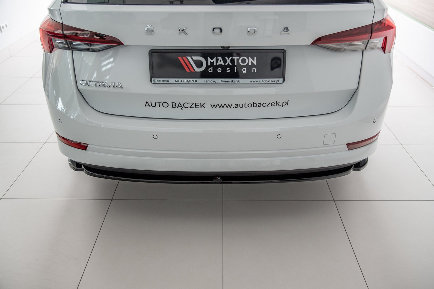 Mittlerer Diffusor Heck Ansatz für Skoda Octavia Mk4 schwarz matt