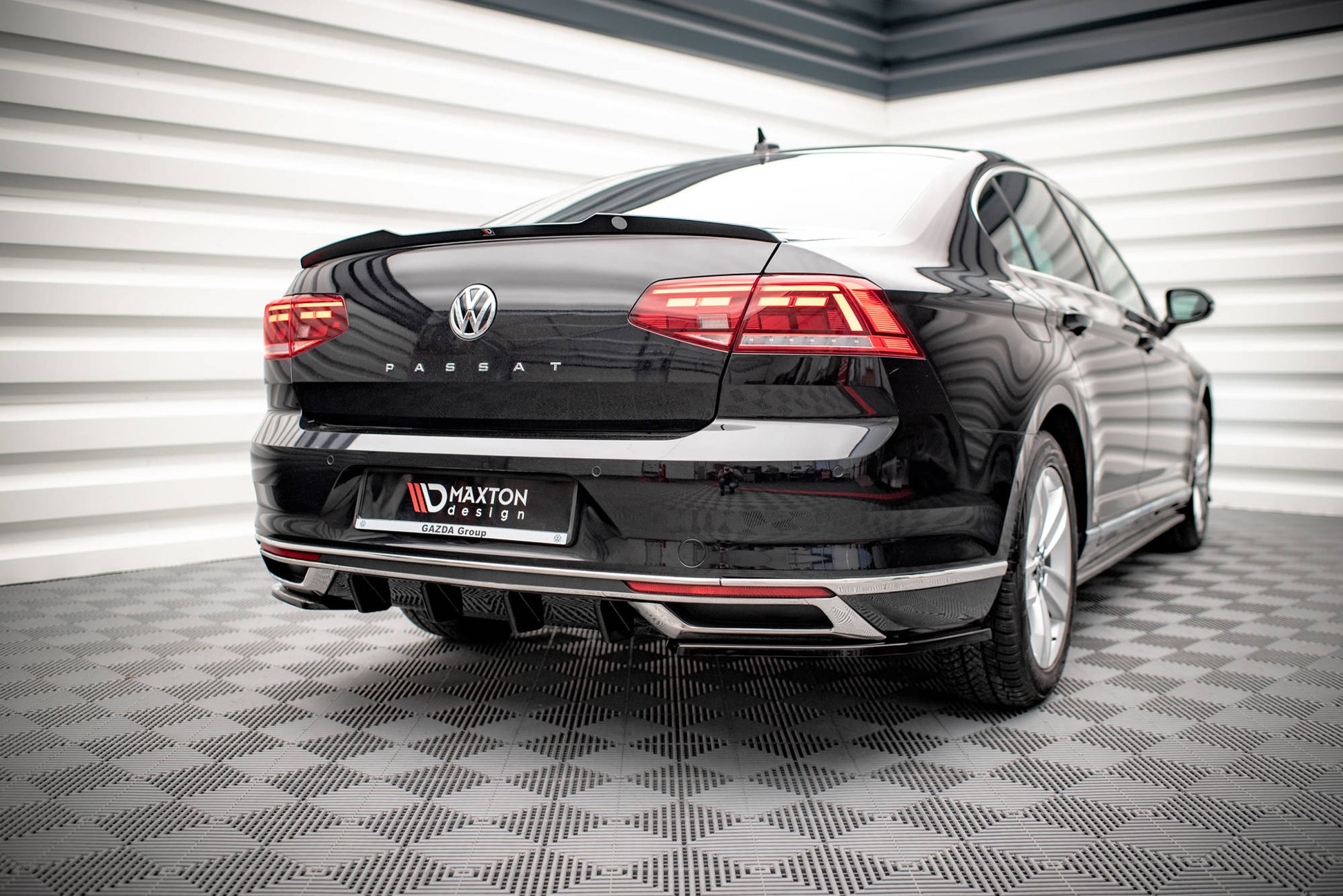 Spoiler CAP für Volkswagen Passat Limousine B8 Facelift schwarz Hochglanz