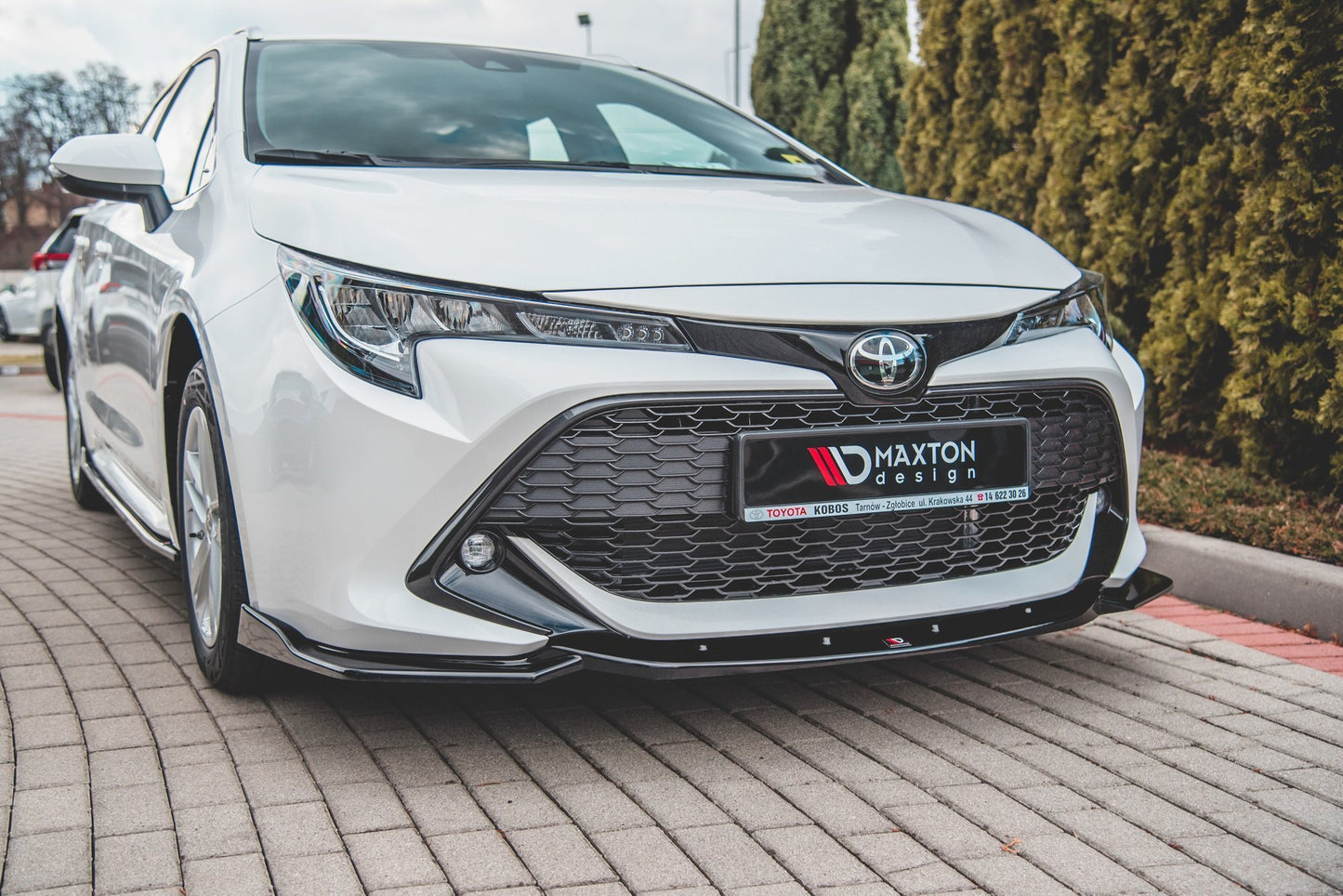 Front Ansatz V.2 für Toyota Corolla XII Touring Sports/ Hatchback schwarz Hochglanz