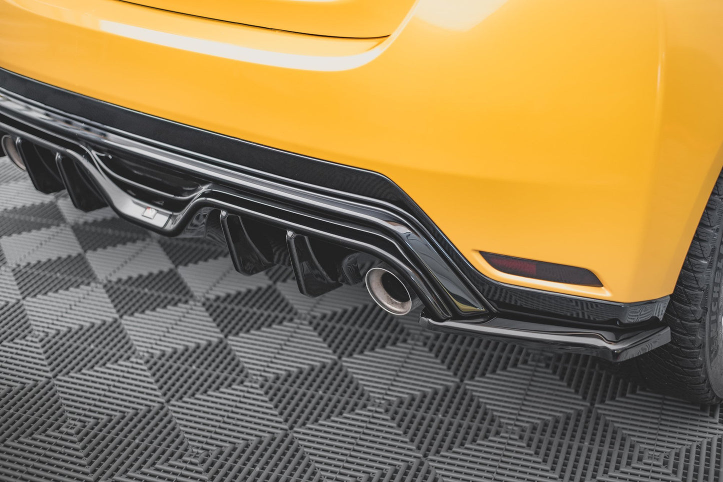 Heck Ansatz Flaps Diffusor V.3 für Toyota GR Yaris Mk4 Carbon Look