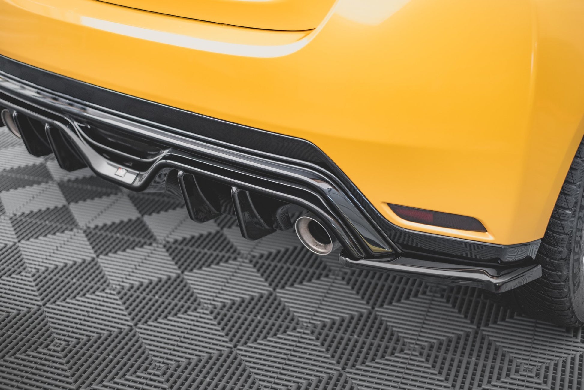 Heck Ansatz Flaps Diffusor V.3 für Toyota GR Yaris Mk4 Carbon Look