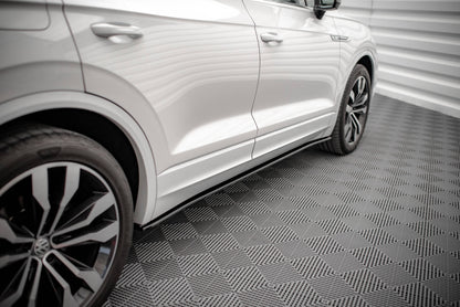 Seitenschweller Ansatz für Volkswagen Touareg R-line Mk3 schwarz Hochglanz