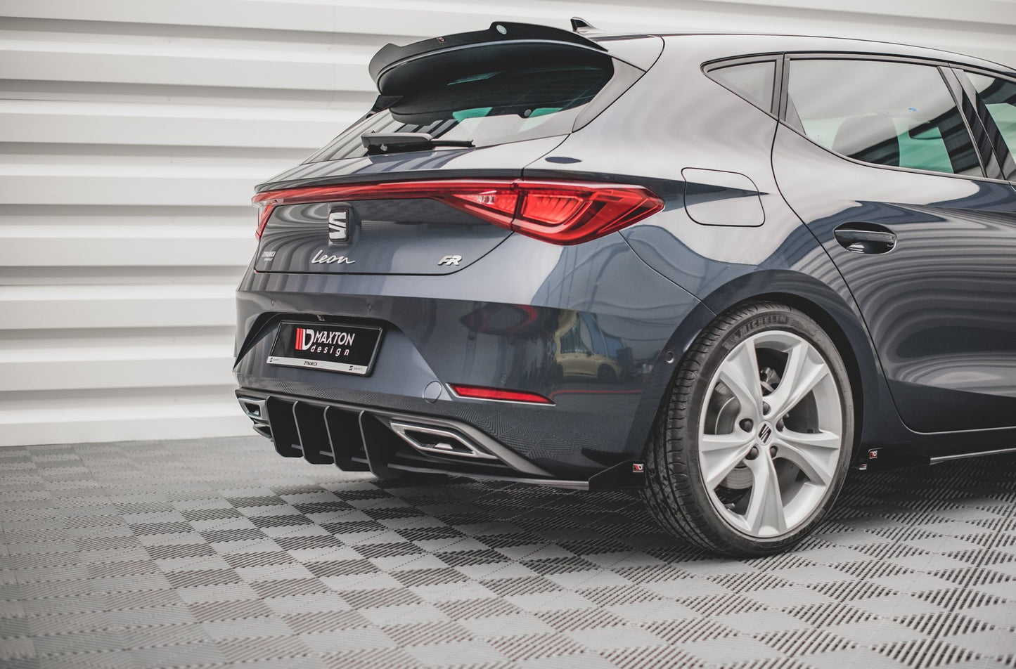 Robuste Racing Diffusor Heck Ansatz +Flaps für Seat Leon FR Hatchback Mk4 schwarz Hochglanz