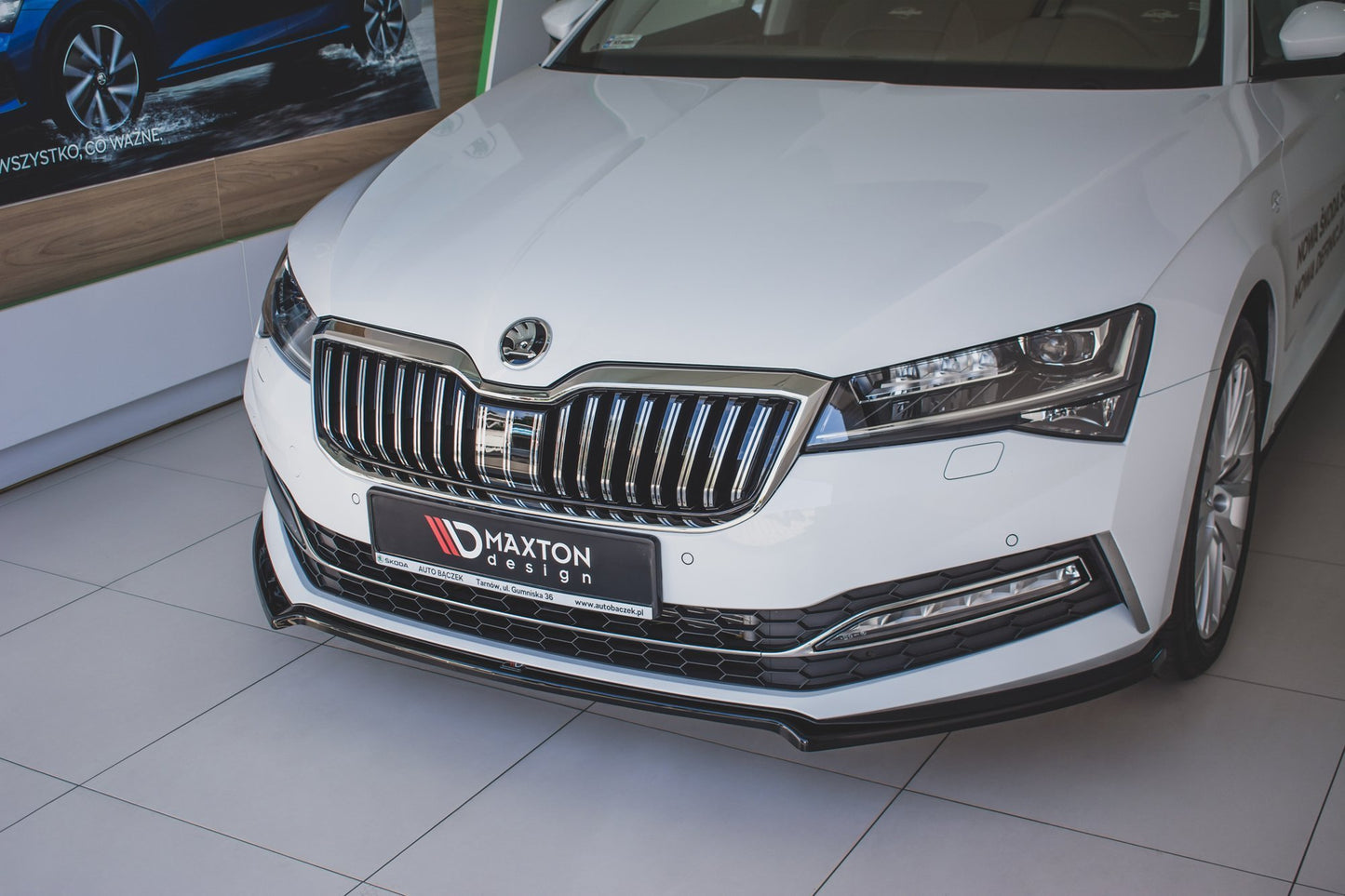 Front Ansatz V.1 für Skoda Superb Mk3 FL schwarz Hochglanz