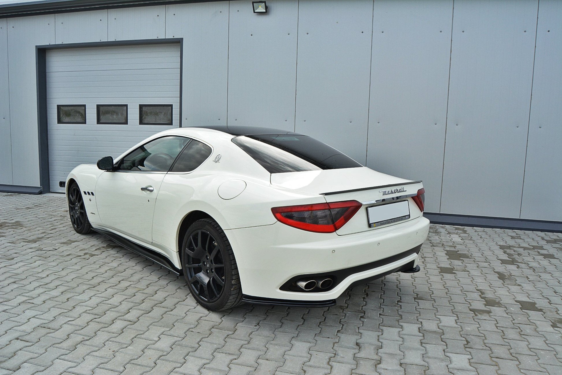 Seitenschweller Ansatz für MASERATI GRANTURISMO 2007-2011 schwarz Hochglanz