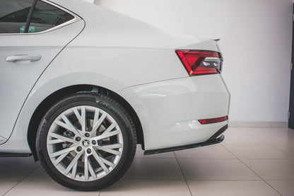 Heck Ansatz Flaps Diffusor für Skoda Superb Mk3 FL Hatchback / Kombi schwarz Hochglanz
