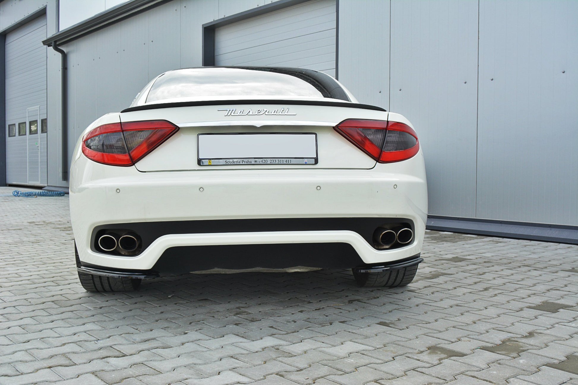 Heck Ansatz Flaps Diffusor für MASERATI GRANTURISMO 2007-2011 Carbon Look