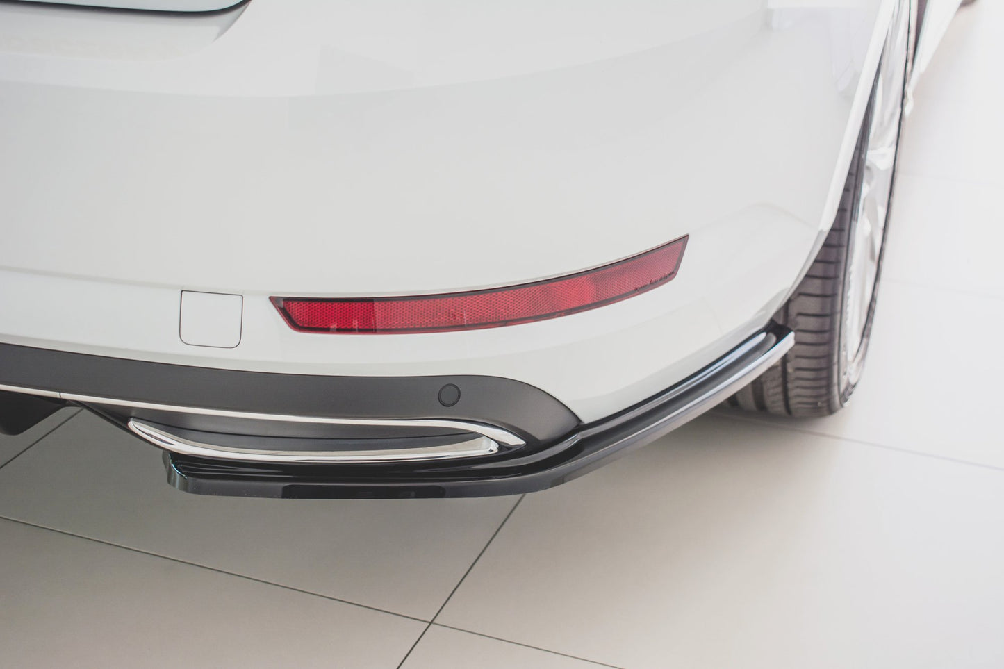 Heck Ansatz Flaps Diffusor für Skoda Superb Mk3 FL Hatchback / Kombi schwarz matt