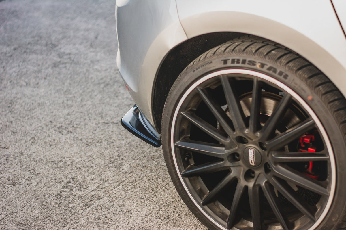 Heck Ansatz Flaps Diffusor V.2 für VW Golf 7 GTI  Carbon Look