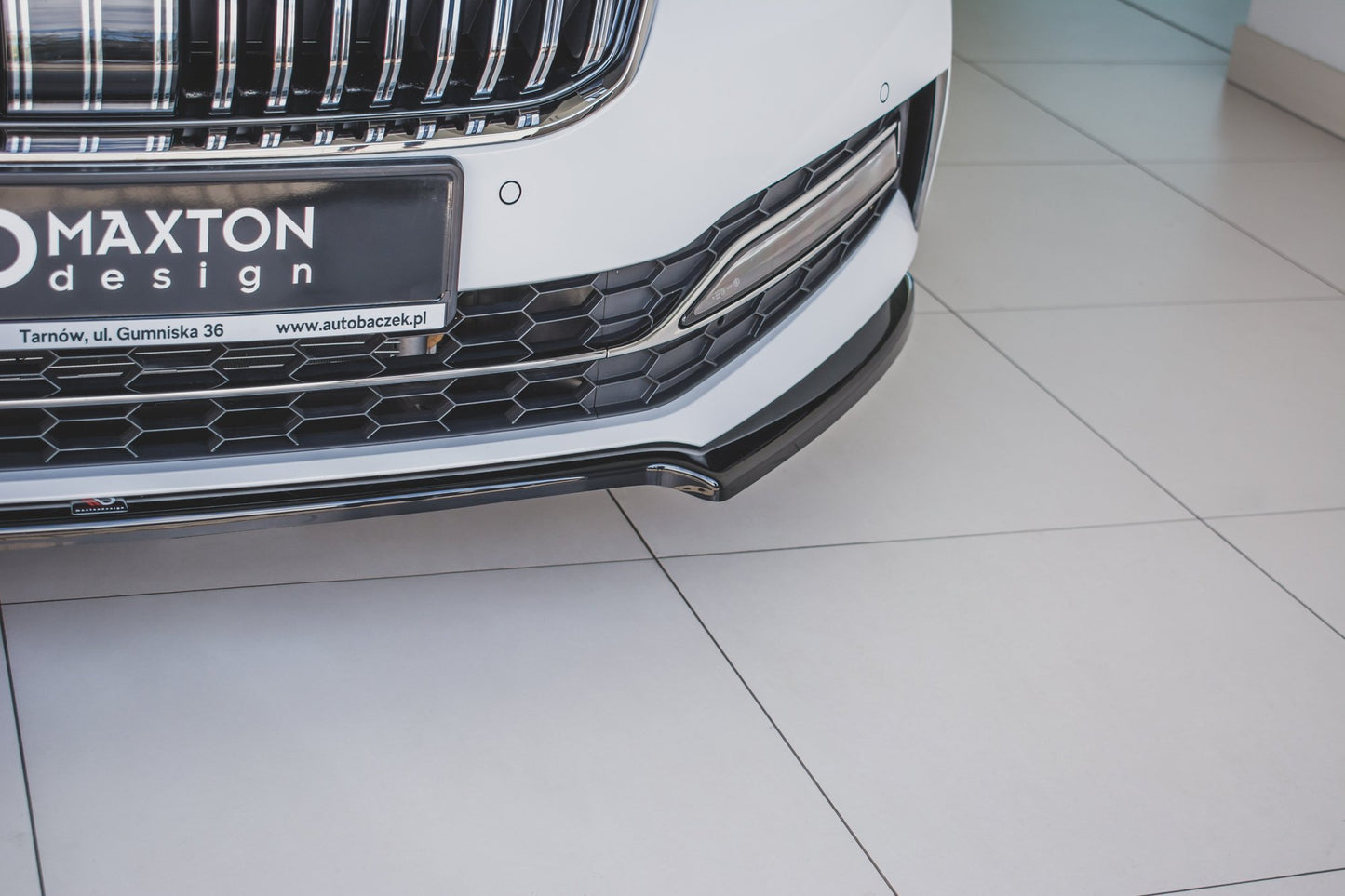 Front Ansatz V.1 für Skoda Superb Mk3 FL schwarz Hochglanz