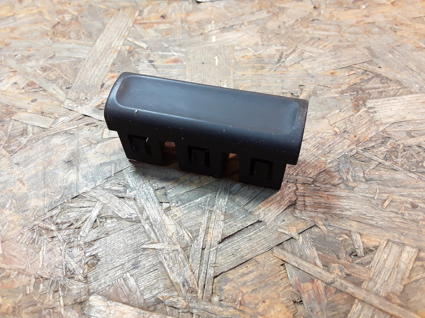 Original GM Opel Abdeckung Schalteröffnung schwarz (dreifach)  9104067 Omega B