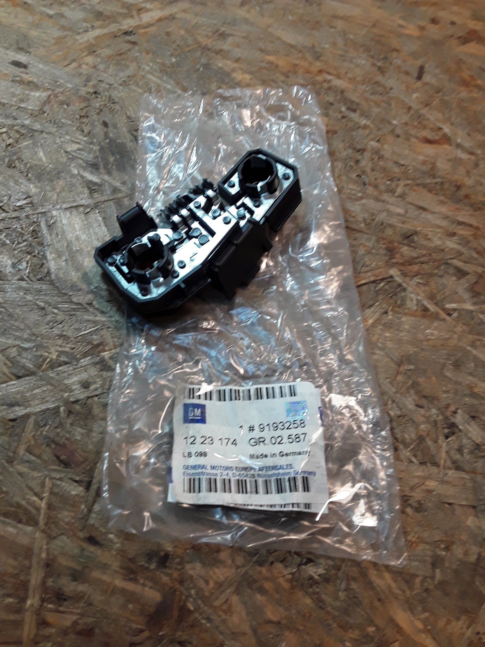 Original GM Opel Fassung Heckleuchte aussen links 9193258 Omega B