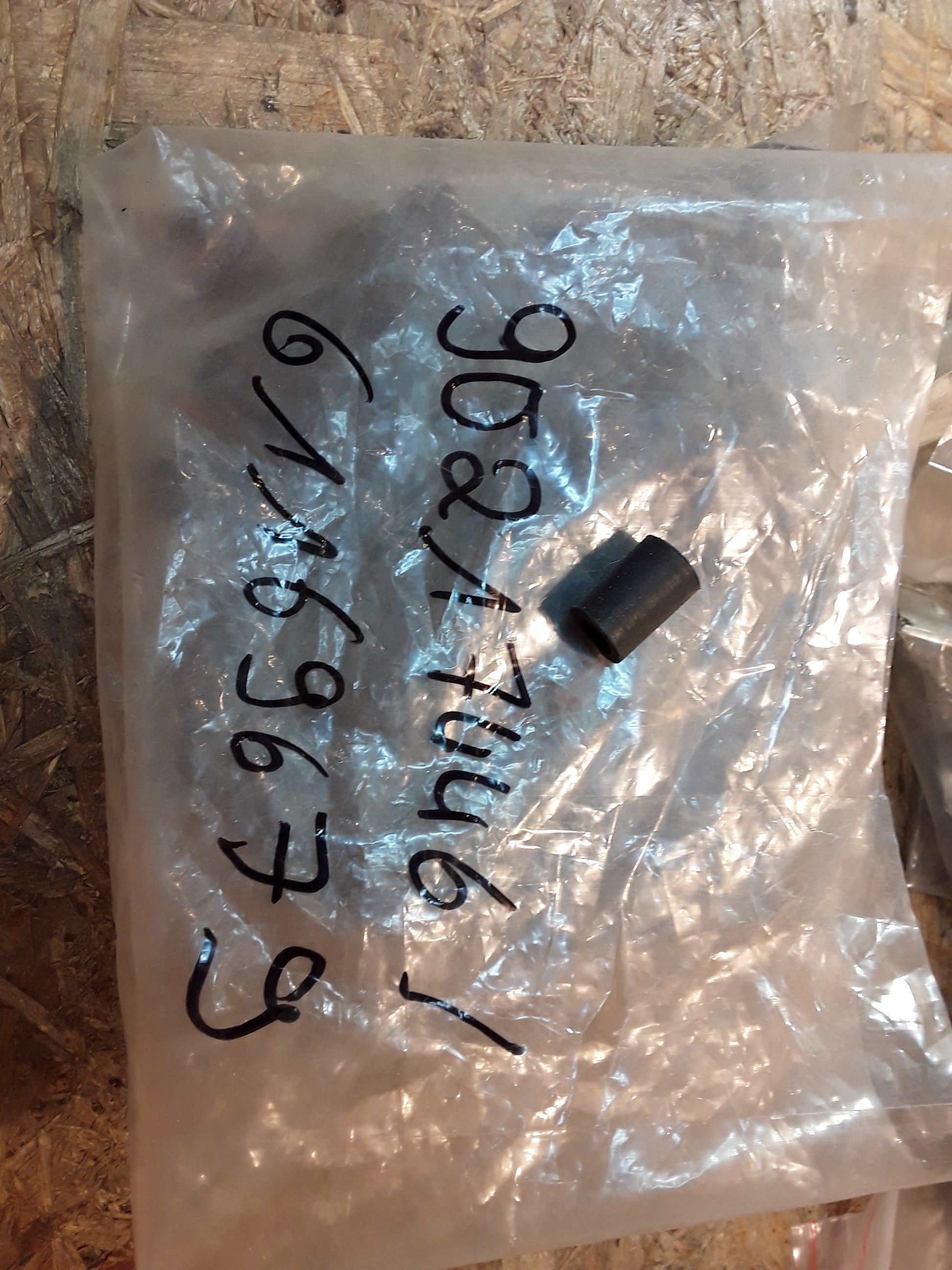 Original GM Opel Tülle 10x15 Rücklaufleitungen und Druckrohre an Halter 90217446 Kadett E , Kadett E Cabrio