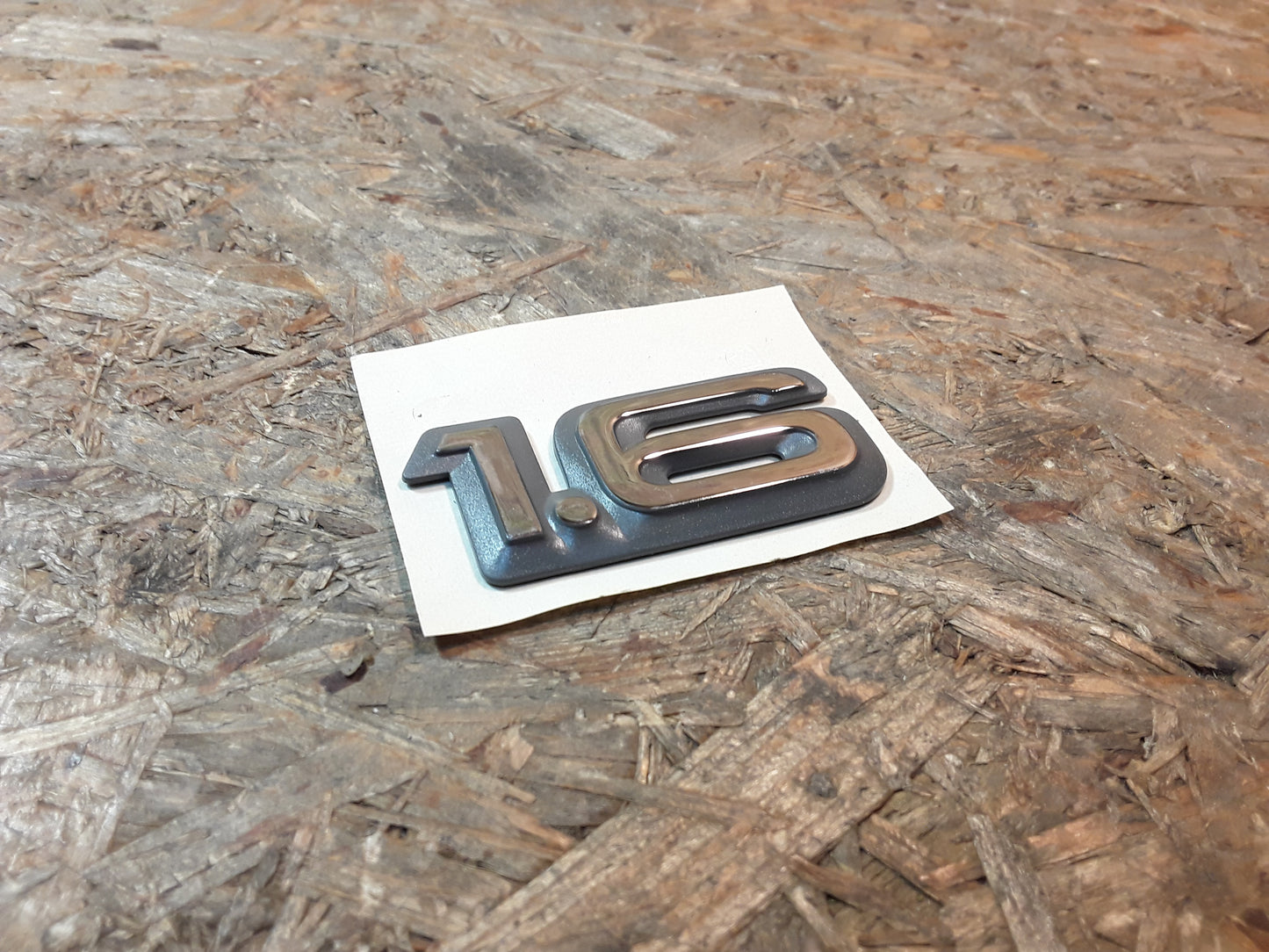Original GM Opel Schiftzug Emblem 1,6 chrom/grau selbstklebend 90227230 Ascona C