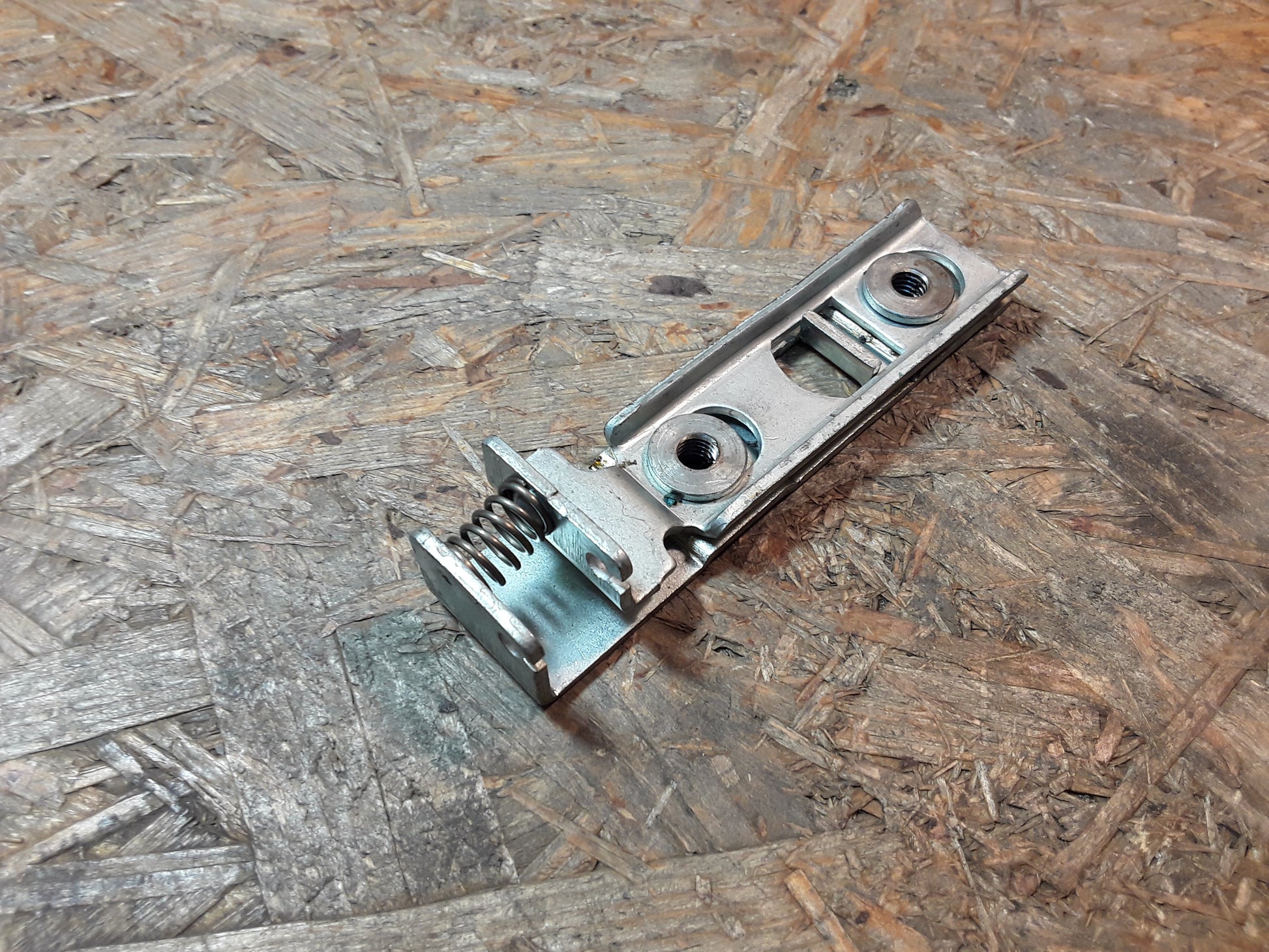 Original GM Opel Halteplatte mit Schiebestück Entriegelung Abdeckung Motorraum 9197064 Speedster