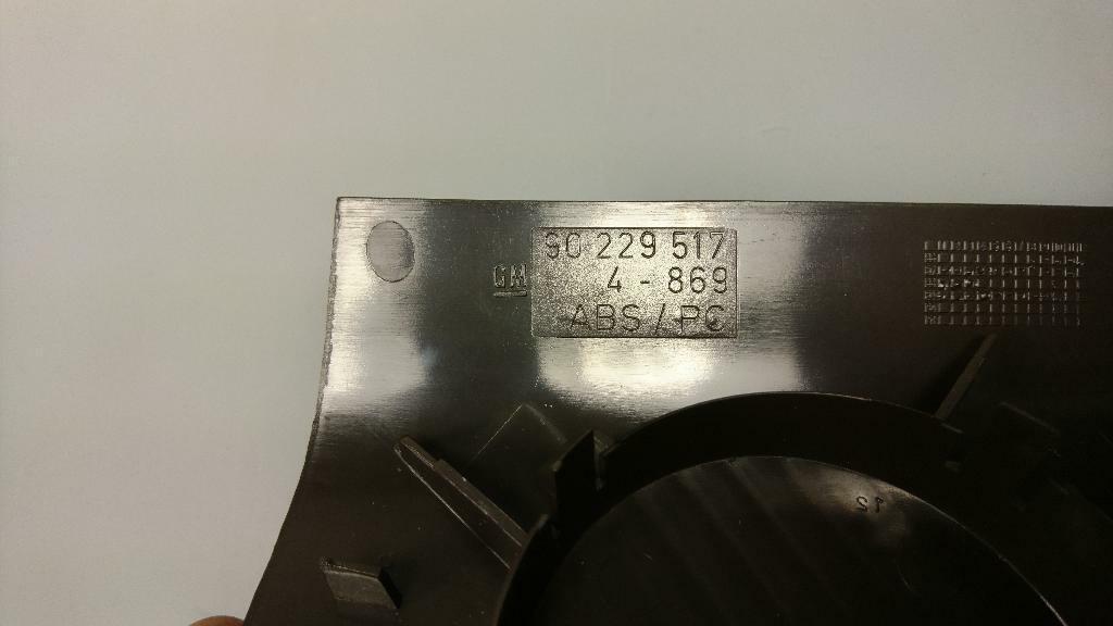 Opel Omega a Boxengitter Armaturenbrett rechts oben braun neu original GM