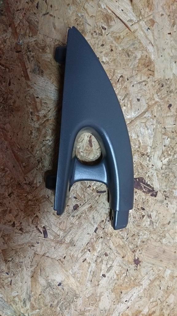 Kadett E Caravan Dachreling Gepäckträger Fuß links Neu GM
