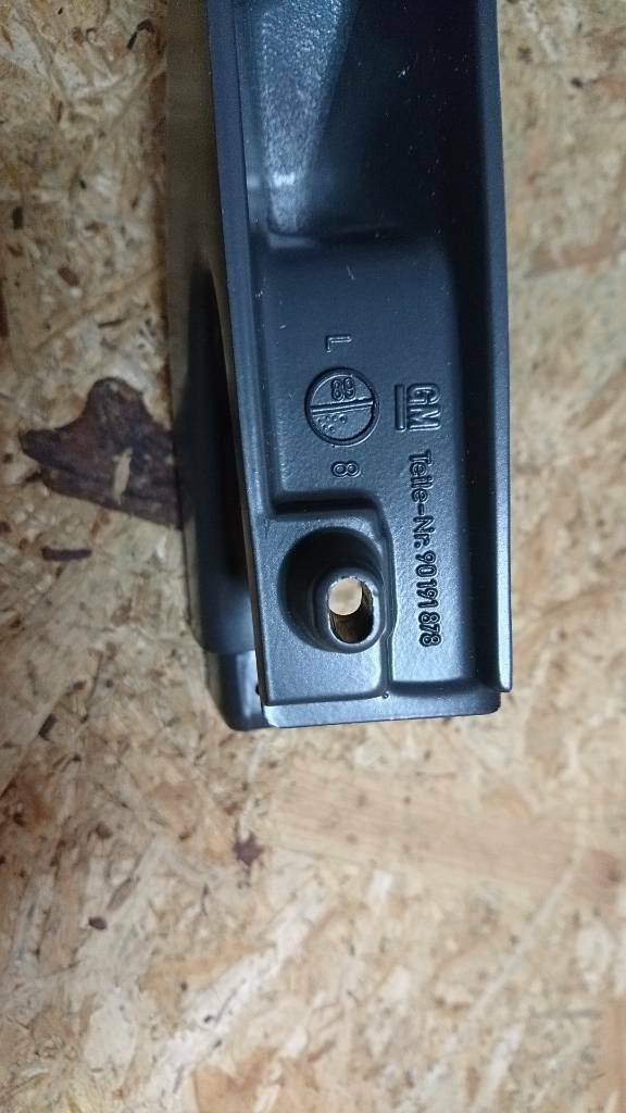 Kadett E Caravan Dachreling Gepäckträger Fuß links Neu GM