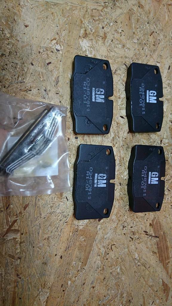 Kadett E Omega A Bremsklötze hinten neu original GM