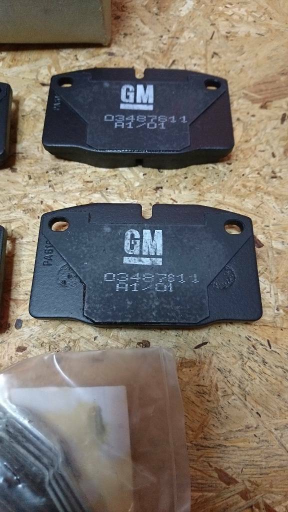Kadett E Omega A Bremsklötze hinten neu original GM