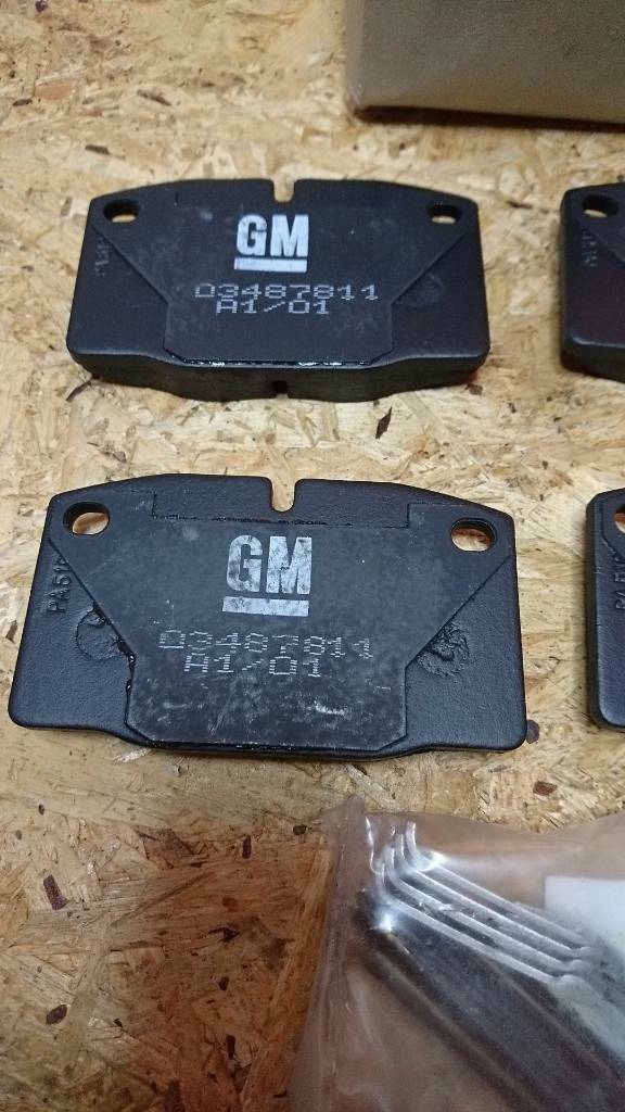 Kadett E Omega A Bremsklötze hinten neu original GM