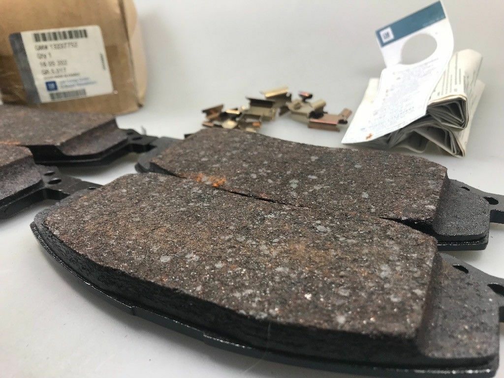 Original GM Opel Insignia Satz Bremsbeläge *NEU*