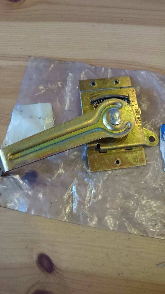 Kadett E Schloss Rückwand links neu original GM