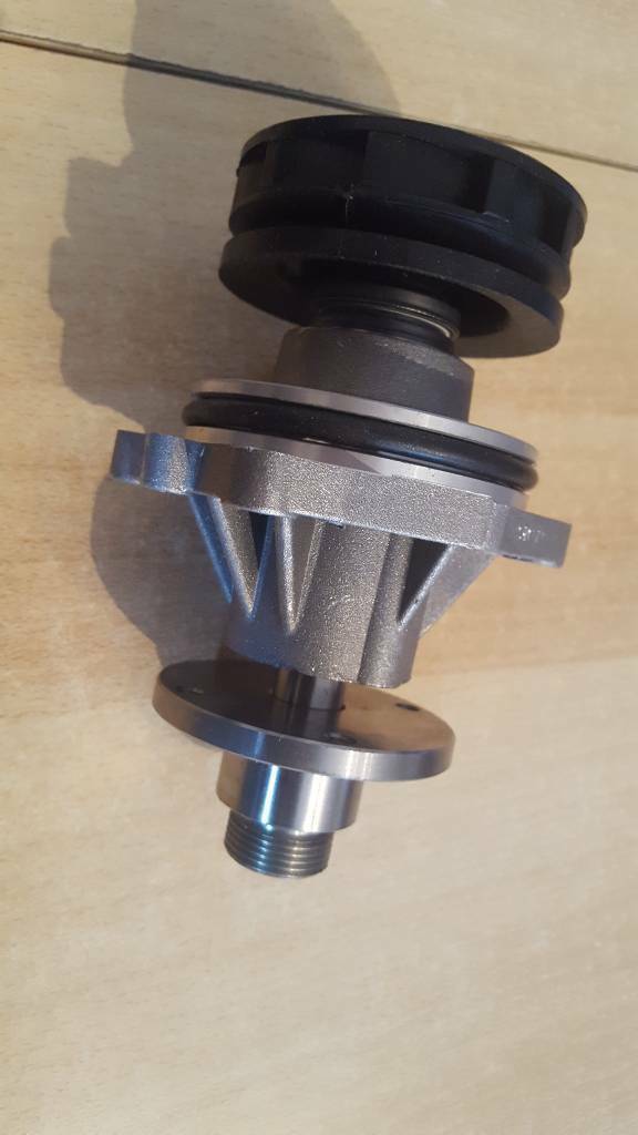 Opel Omega B Wasserpumpe neu original gm