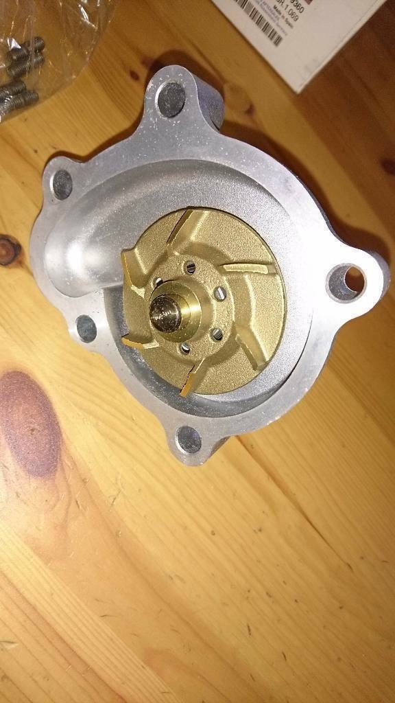 Corsa A Corsa B Kadett E Wasserpumpe NEU original GM