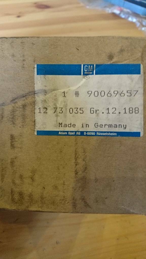 Kadett D Heckscheiben Wischermotor neu original GM