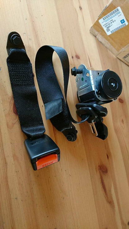 Agila a Sicherheitsgurt hinten neu original gm