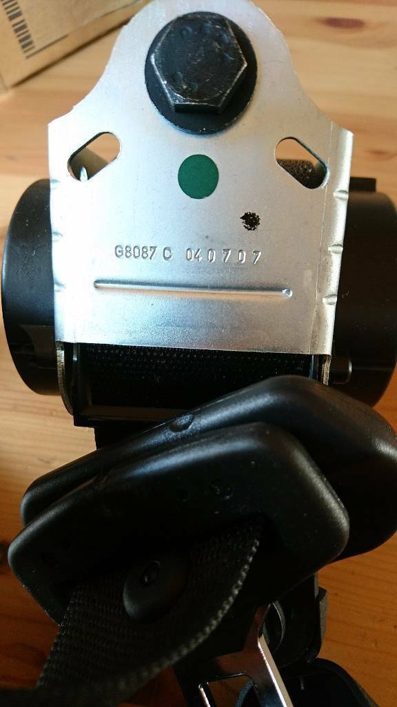 Agila a Sicherheitsgurt hinten neu original gm