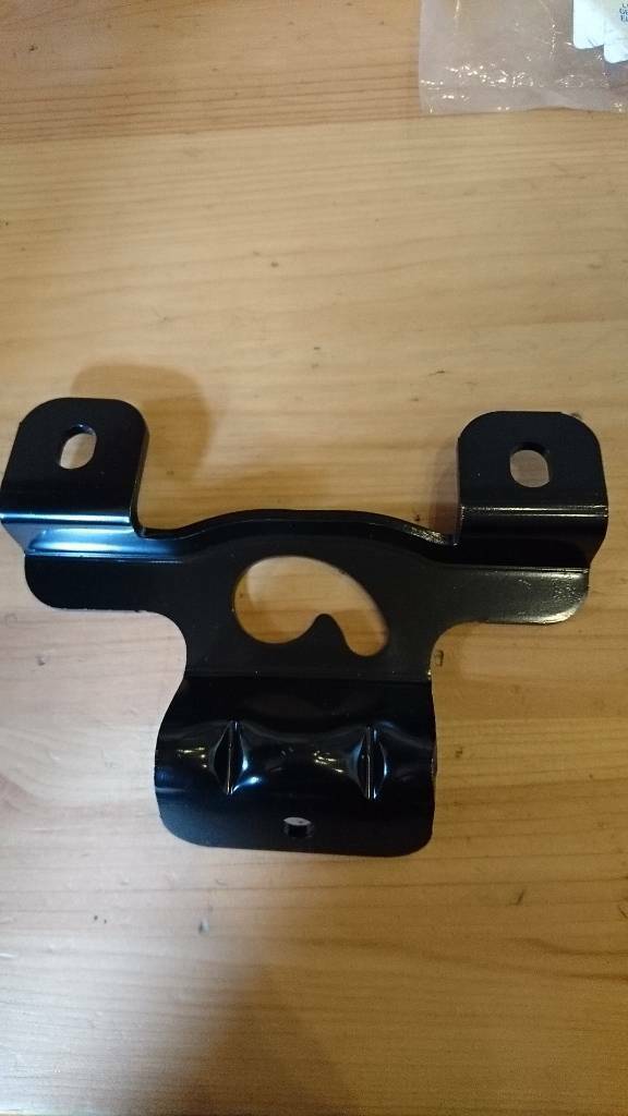 Antara Laderaum Halter vorne rechts neu original GM
