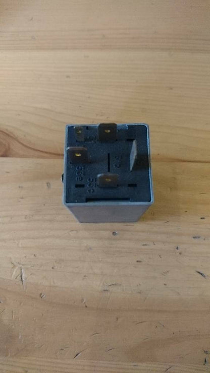 Corsa A Kadett E Ascona C Relais Scheibenwischer original GM Opel NEU